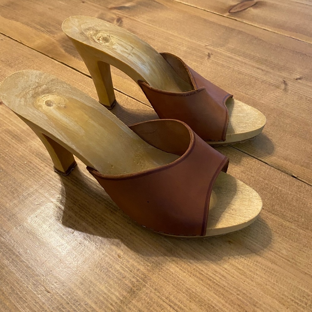 Vintage Tan Leather Women's Heels - Picture 4 of 8